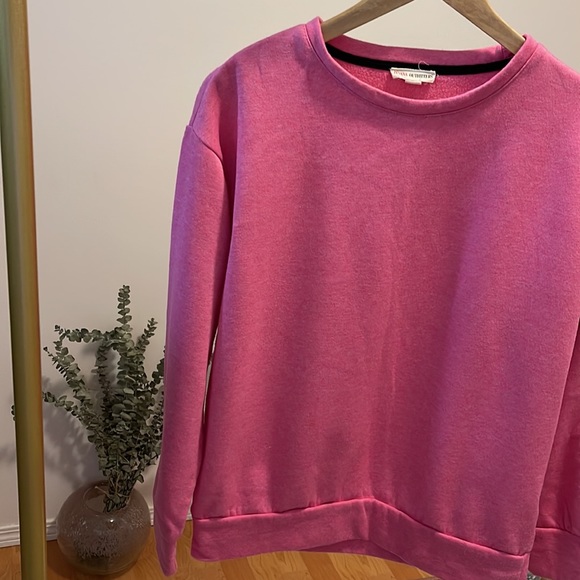 Soft over size pink sweater - Picture 2 of 5